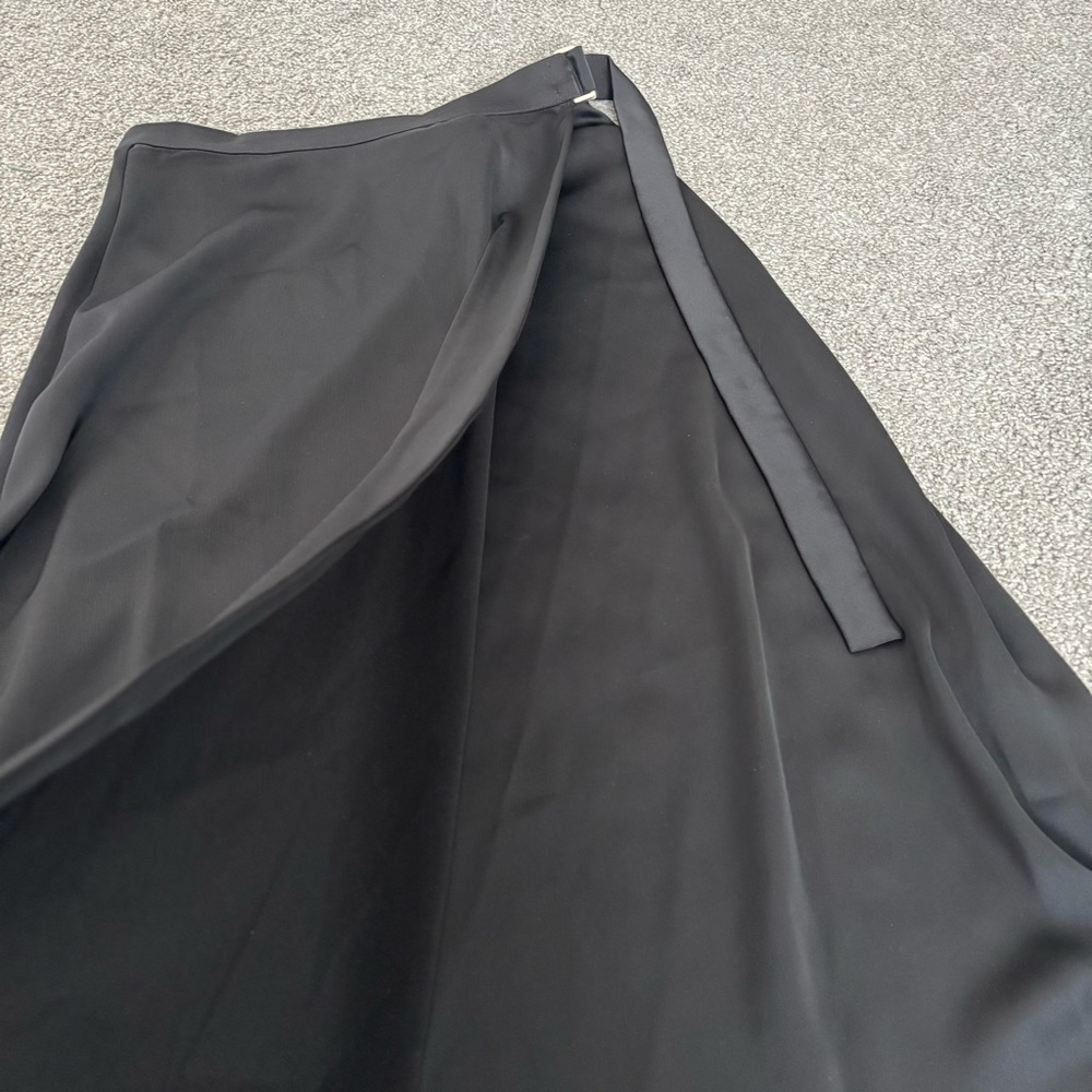 3/$45 H&M Elegant Black Women's Aline Skirt - Picture 2 of 7